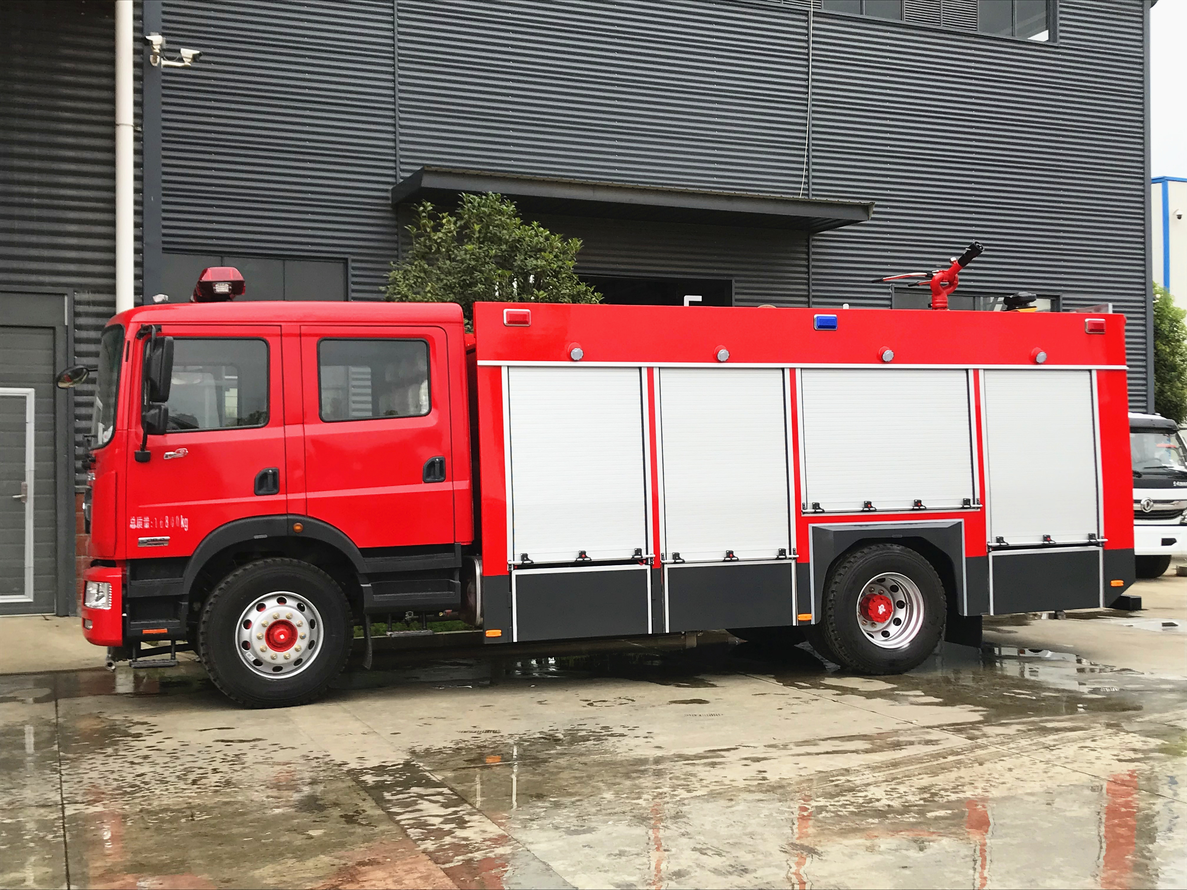 东风D97吨泡沫消防车
